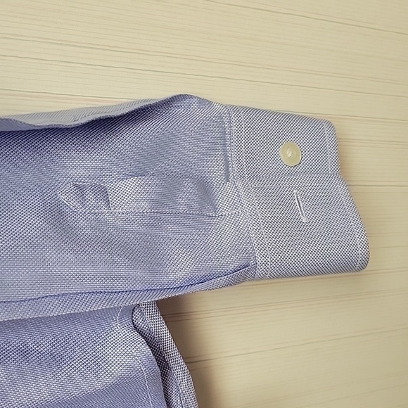 Lilly Pulitzer sz 4 fitted light blue 100% cotton long sleeve button down. - Picture 3 of 5